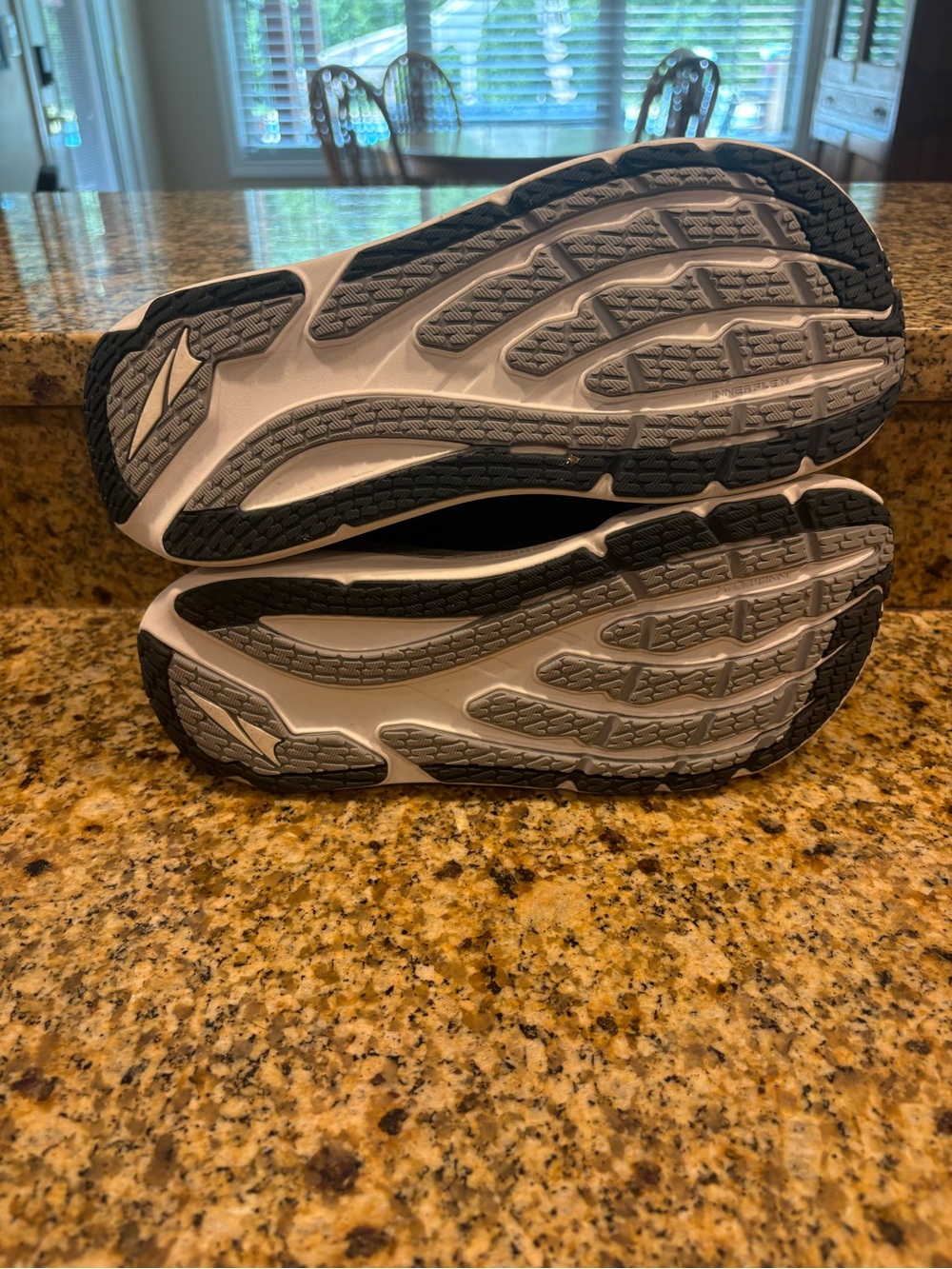 Altra Paradigm 8 Black Road Trail Running Walking Shoes Women's Size 8 Mint Cond - Picture 8 of 10